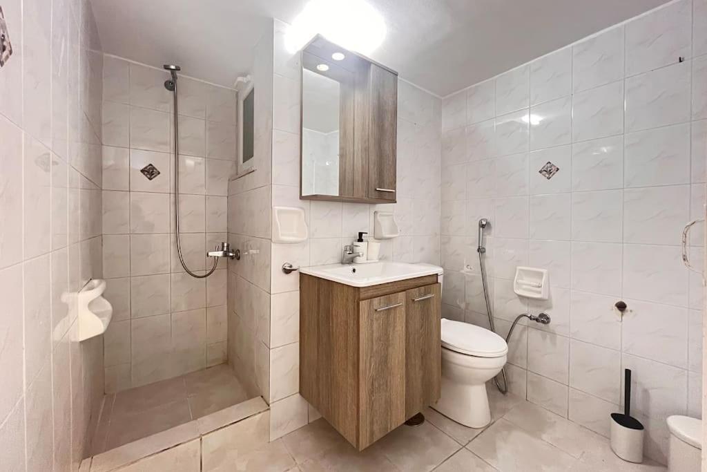 Pame Rentals - 2Bd Home, 4 Min To Acropolis Aten Exteriör bild
